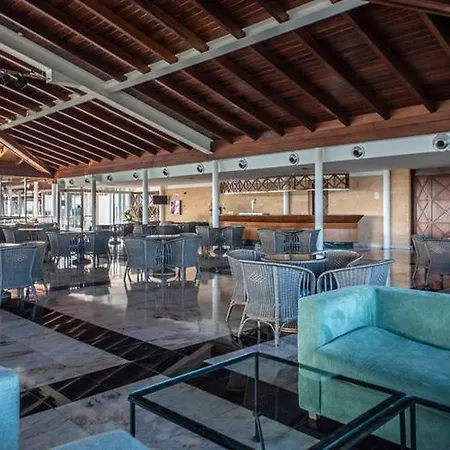 Blau Colonia Sant Jordi Отель
